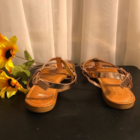 🌺 EUC Stylish Gold& bronze hue sandal🌺 - Picture 4 of 5